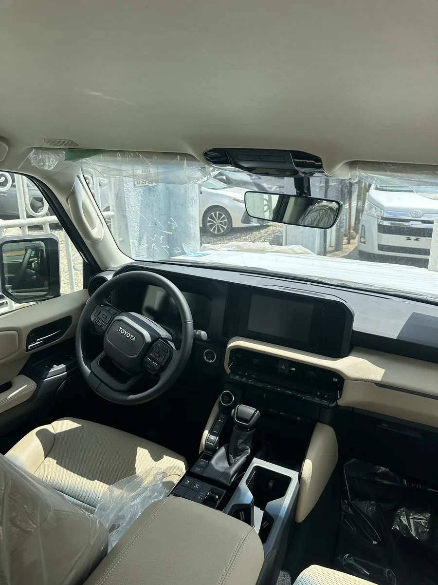 2025 Toyota Land Cruiser Prado - View 4