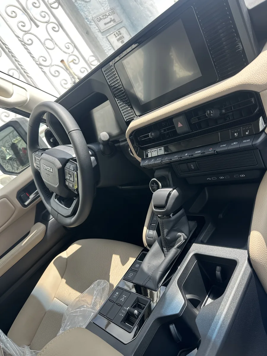 2025 Toyota Land Cruiser Prado - View 6