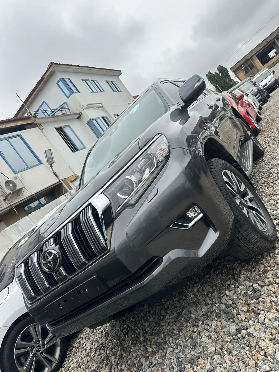 2023 Toyota Land Cruiser Prado - View 6