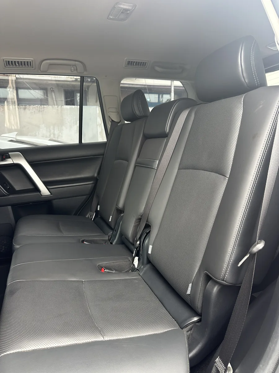 2023 Toyota Land Cruiser Prado - View 5