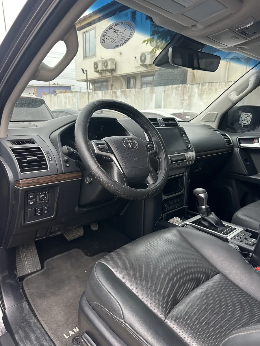 2023 Toyota Land Cruiser Prado - View 4