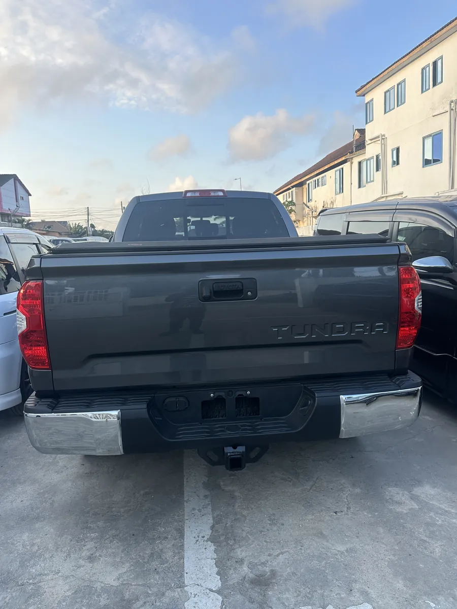 2017 Toyota Tundra - View 4