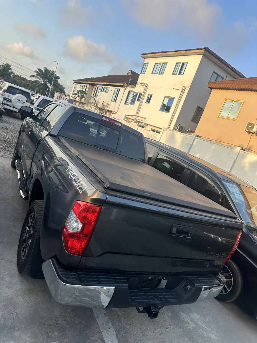 2017 Toyota Tundra - View 3