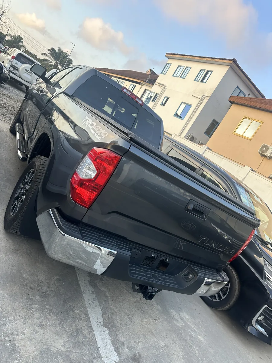 2017 Toyota Tundra - View 6