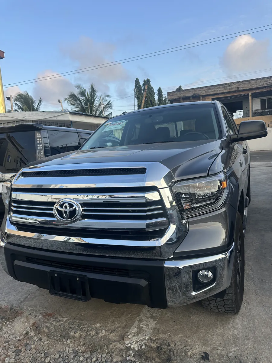 Toyota Tundra - Additional View